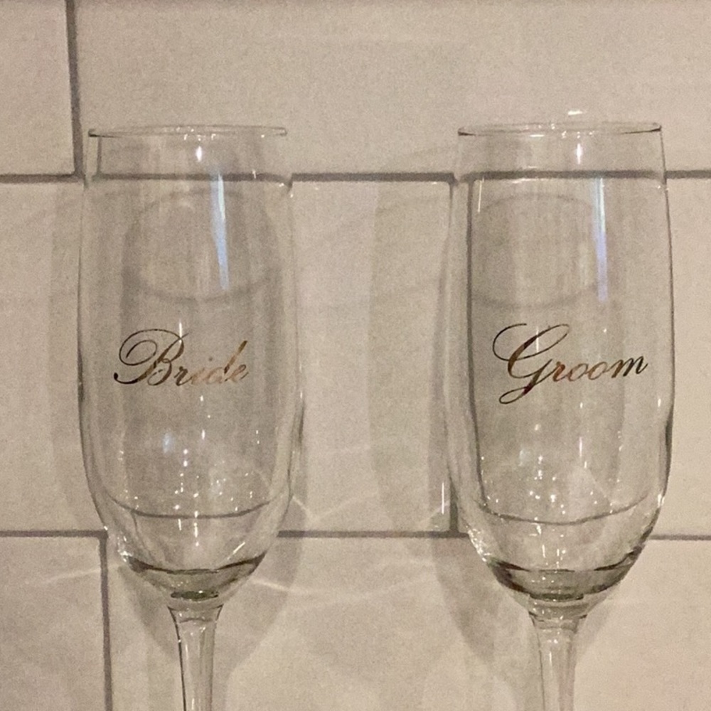 Glassmates Champagne Flutes for toasting, BRIDE AND GROOM